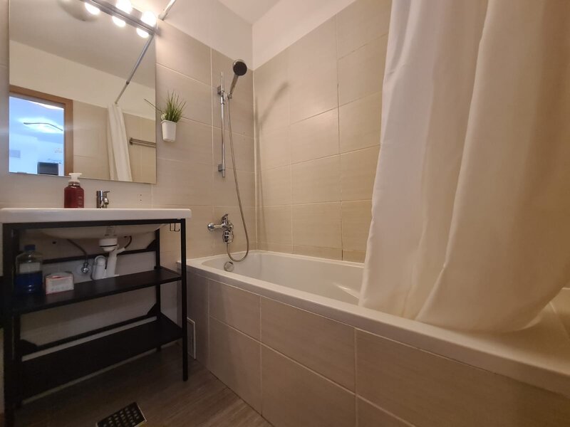 Titan, apartament bloc nou spatios + loc parcare 10 min Metrou Titan